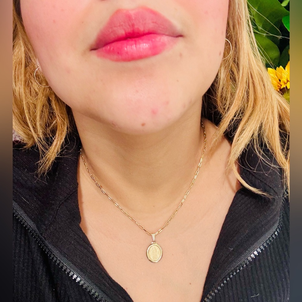 10K pure paperclip necklace with Virgin Mary pendant đ€ - Picture 3 of 13